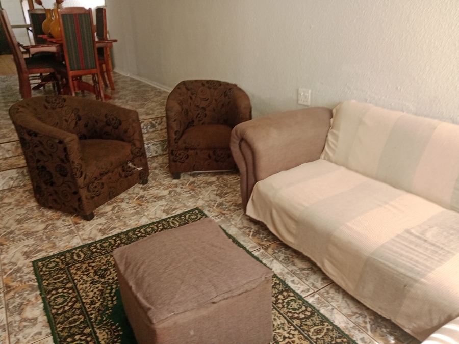 4 Bedroom Property for Sale in Crown Gardens Gauteng