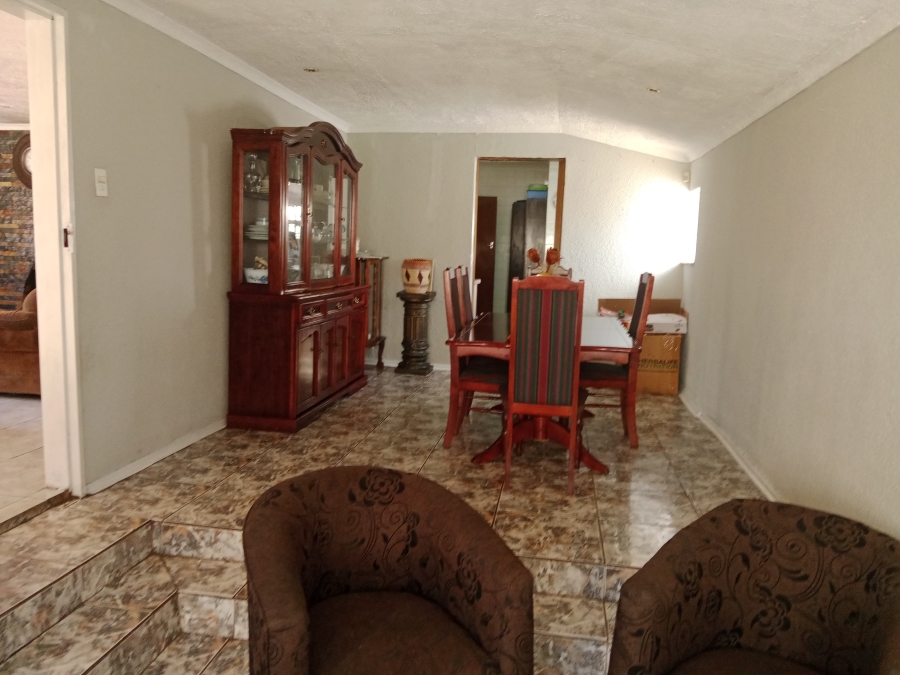 4 Bedroom Property for Sale in Crown Gardens Gauteng