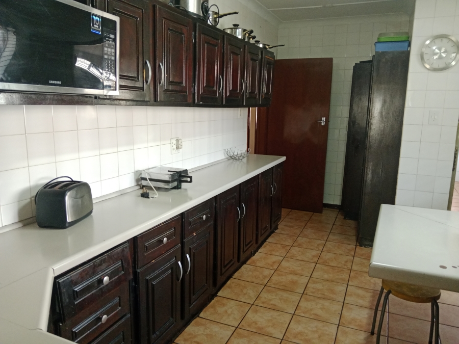 4 Bedroom Property for Sale in Crown Gardens Gauteng