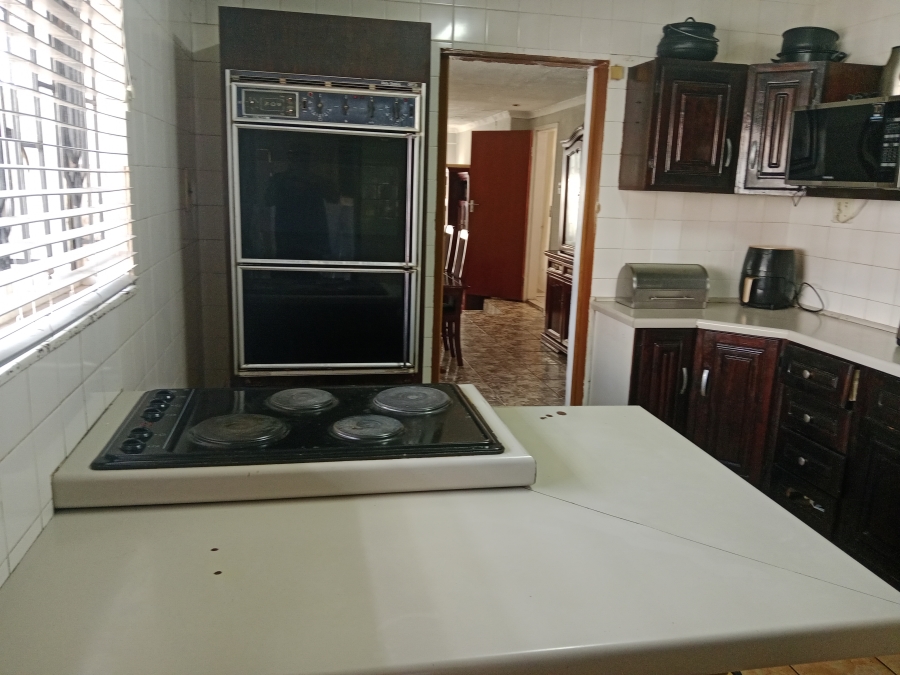 4 Bedroom Property for Sale in Crown Gardens Gauteng