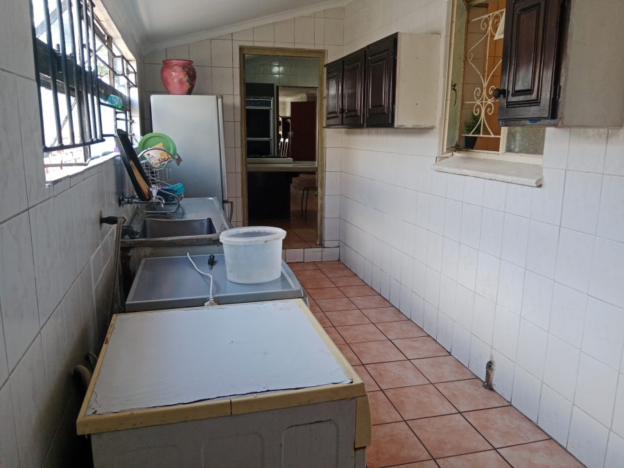 4 Bedroom Property for Sale in Crown Gardens Gauteng