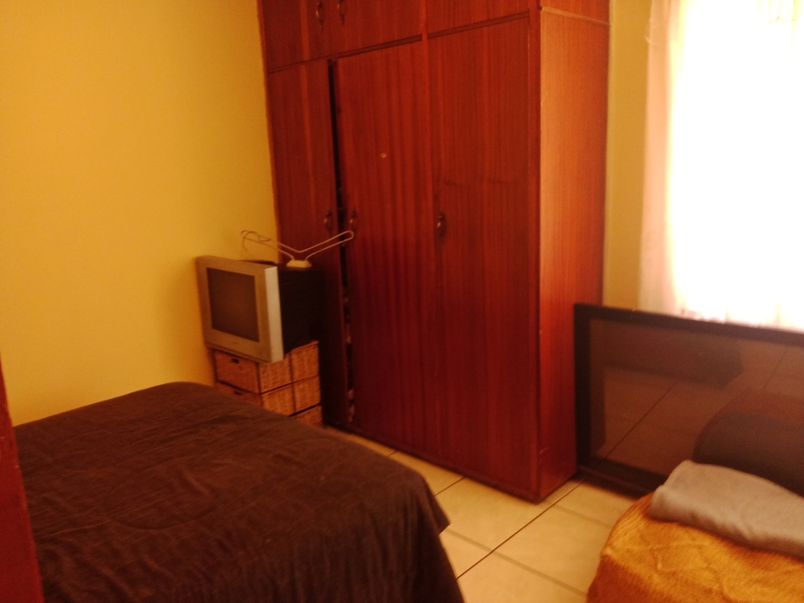 4 Bedroom Property for Sale in Crown Gardens Gauteng