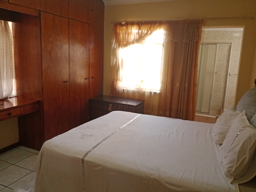 4 Bedroom Property for Sale in Crown Gardens Gauteng