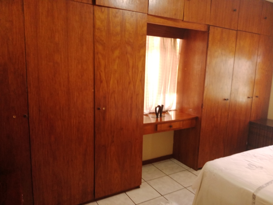 4 Bedroom Property for Sale in Crown Gardens Gauteng