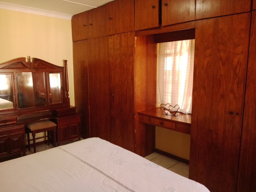 4 Bedroom Property for Sale in Crown Gardens Gauteng