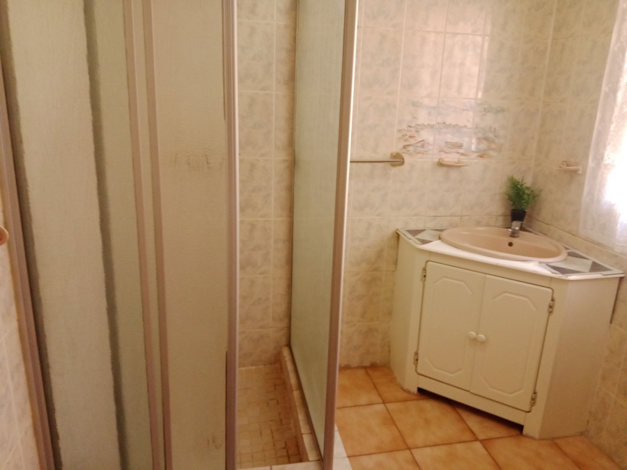 4 Bedroom Property for Sale in Crown Gardens Gauteng