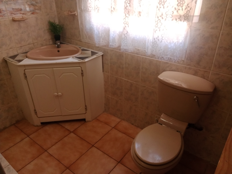 4 Bedroom Property for Sale in Crown Gardens Gauteng