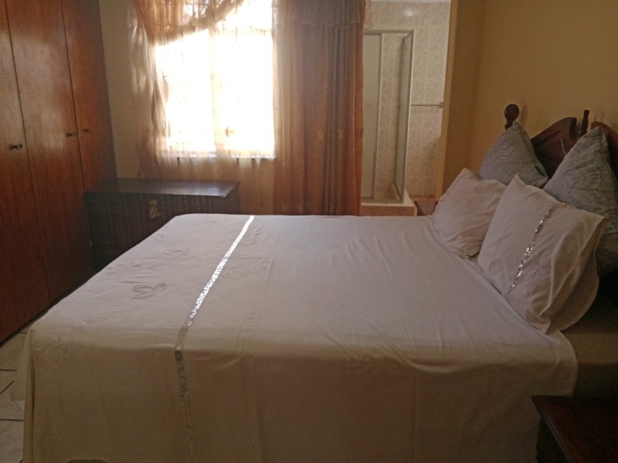 4 Bedroom Property for Sale in Crown Gardens Gauteng