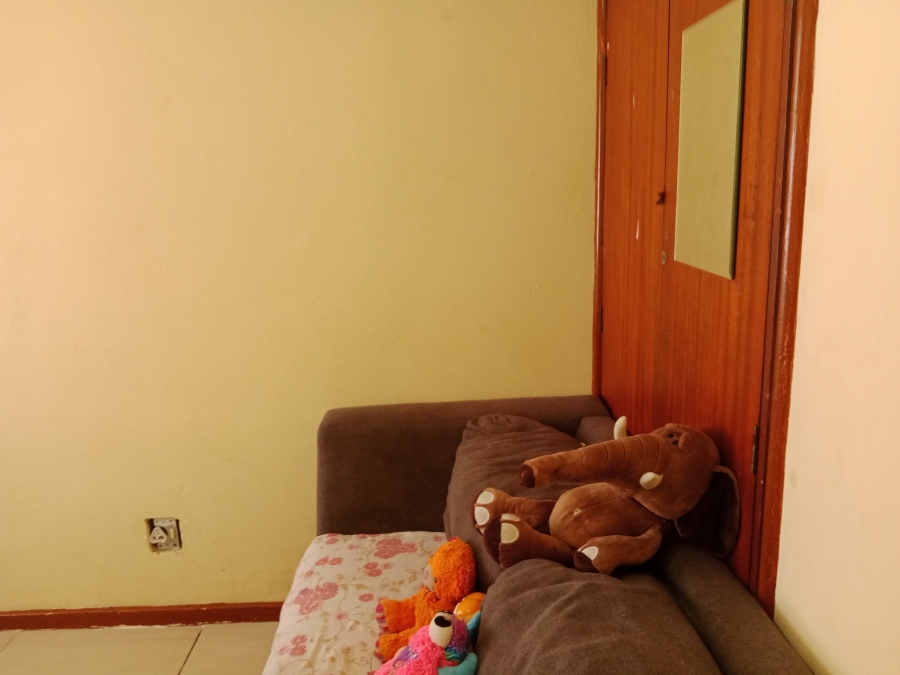 4 Bedroom Property for Sale in Crown Gardens Gauteng