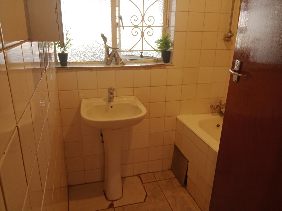 4 Bedroom Property for Sale in Crown Gardens Gauteng