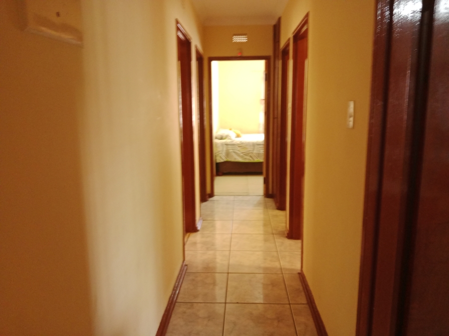 4 Bedroom Property for Sale in Crown Gardens Gauteng