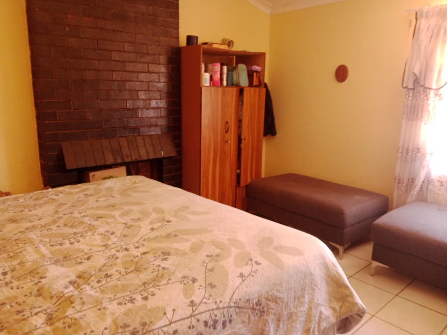 4 Bedroom Property for Sale in Crown Gardens Gauteng