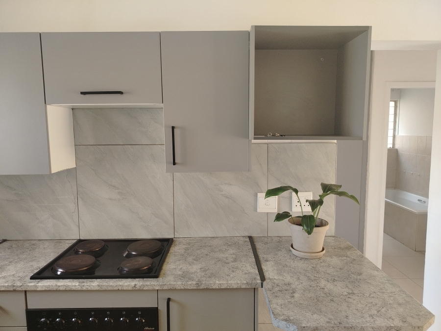 To Let 2 Bedroom Property for Rent in Sonneveld Gauteng