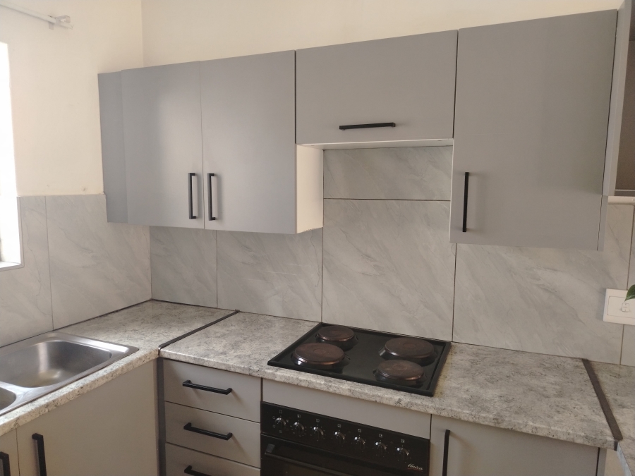 To Let 2 Bedroom Property for Rent in Sonneveld Gauteng