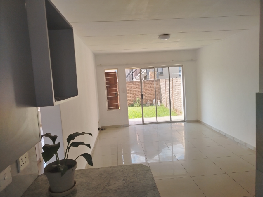 To Let 2 Bedroom Property for Rent in Sonneveld Gauteng