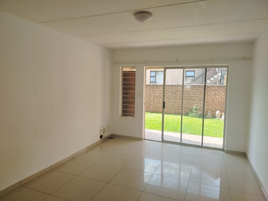 To Let 2 Bedroom Property for Rent in Sonneveld Gauteng