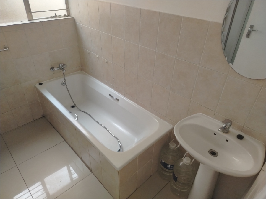 To Let 2 Bedroom Property for Rent in Sonneveld Gauteng