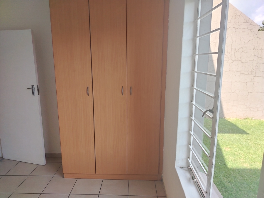 To Let 2 Bedroom Property for Rent in Sonneveld Gauteng