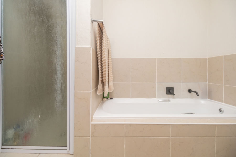 2 Bedroom Property for Sale in North Riding Gauteng