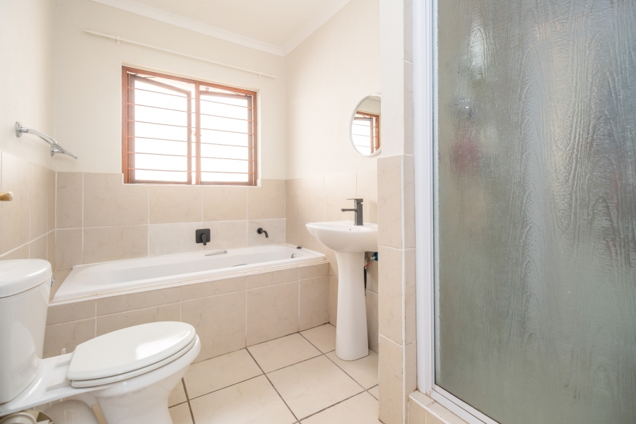 2 Bedroom Property for Sale in North Riding Gauteng