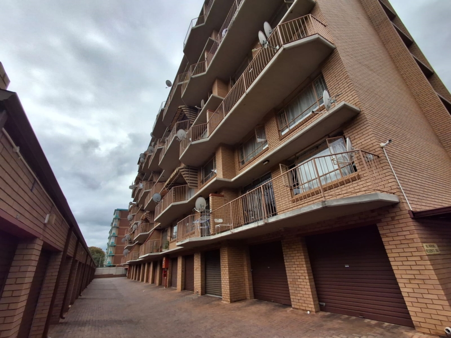 1 Bedroom Property for Sale in Wonderboom South Gauteng