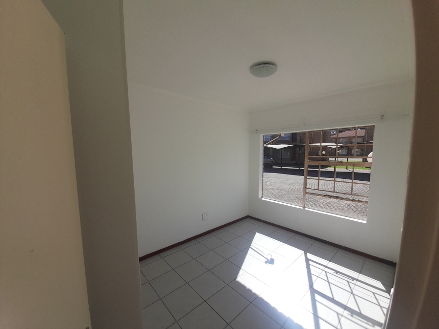 To Let 2 Bedroom Property for Rent in Sylviavale Gauteng