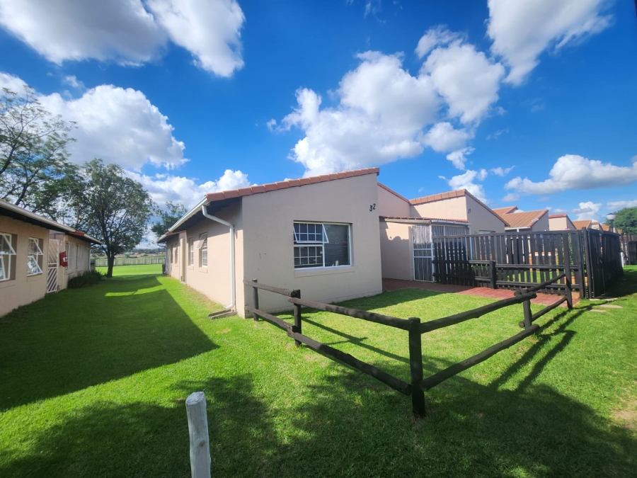 To Let 2 Bedroom Property for Rent in Elspark Gauteng