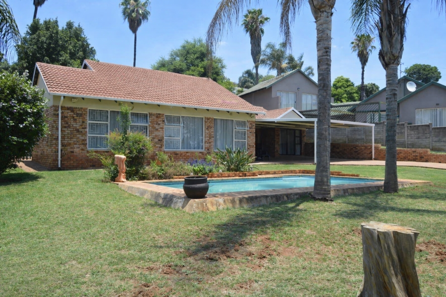 3 Bedroom Property for Sale in Helderkruin Gauteng