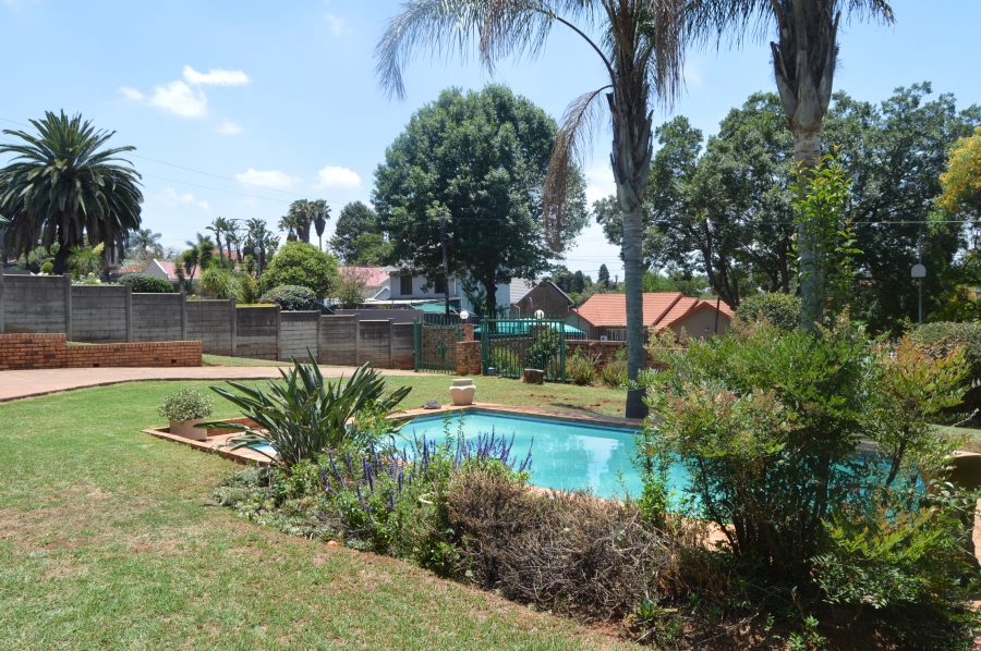 3 Bedroom Property for Sale in Helderkruin Gauteng