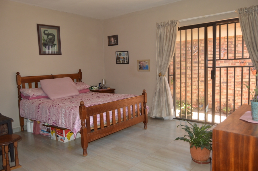 3 Bedroom Property for Sale in Helderkruin Gauteng