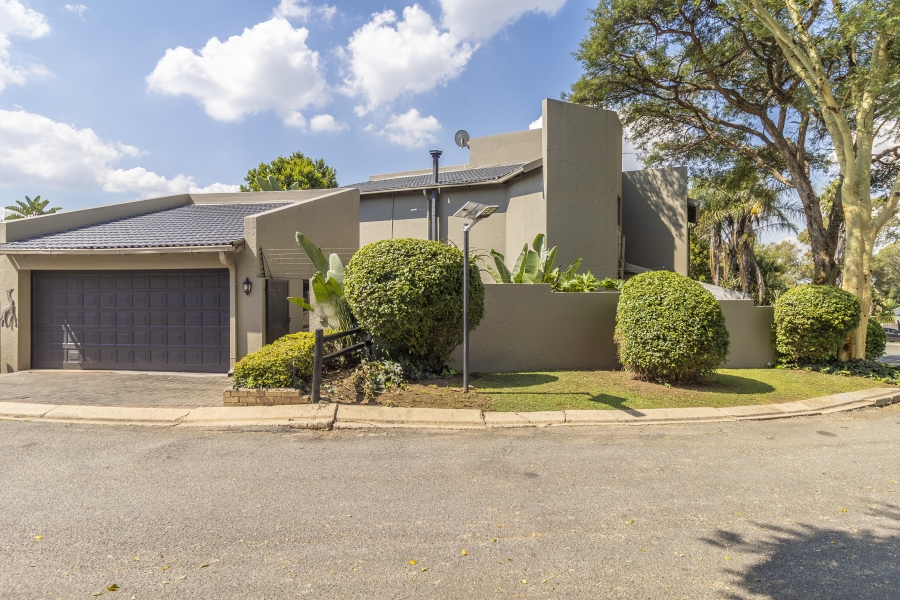 4 Bedroom Property for Sale in Magaliessig Gauteng