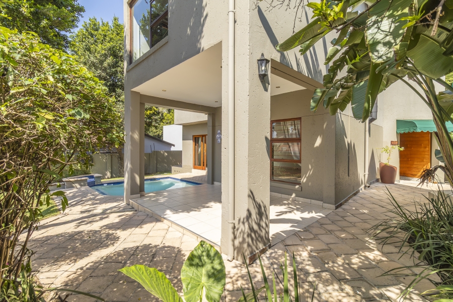 4 Bedroom Property for Sale in Magaliessig Gauteng