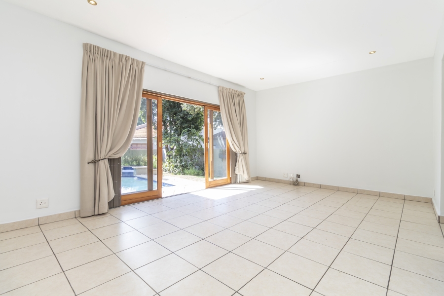 4 Bedroom Property for Sale in Magaliessig Gauteng