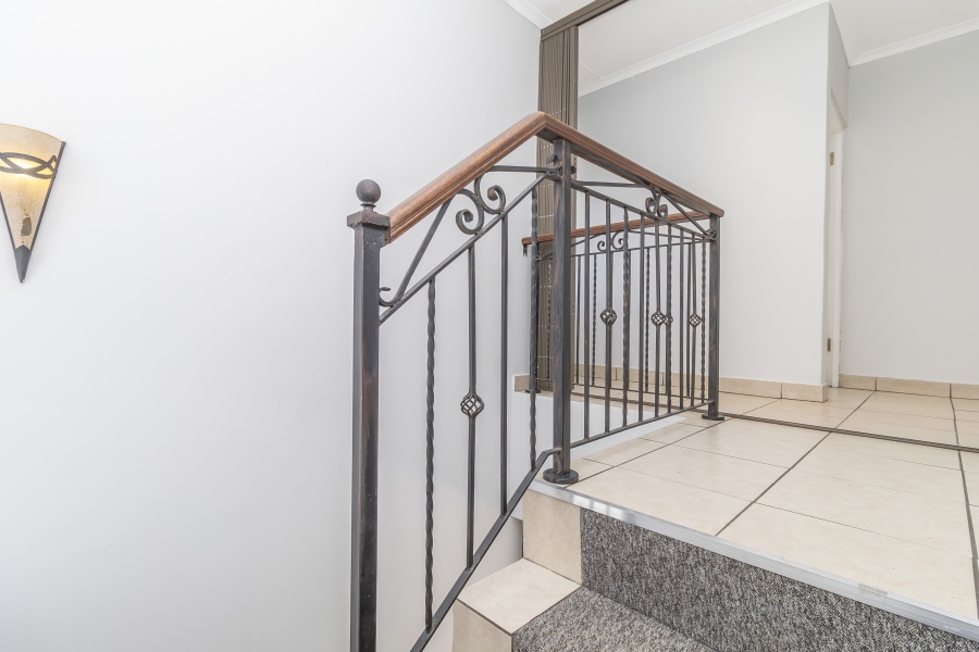 4 Bedroom Property for Sale in Magaliessig Gauteng