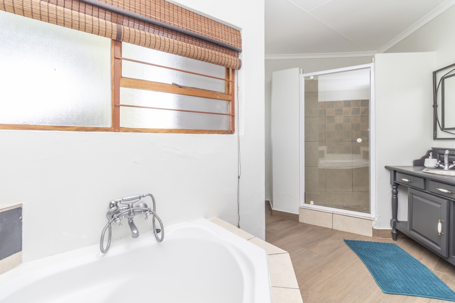 4 Bedroom Property for Sale in Magaliessig Gauteng