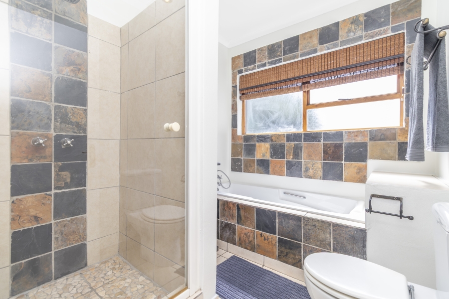 4 Bedroom Property for Sale in Magaliessig Gauteng