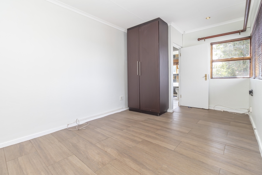 4 Bedroom Property for Sale in Magaliessig Gauteng