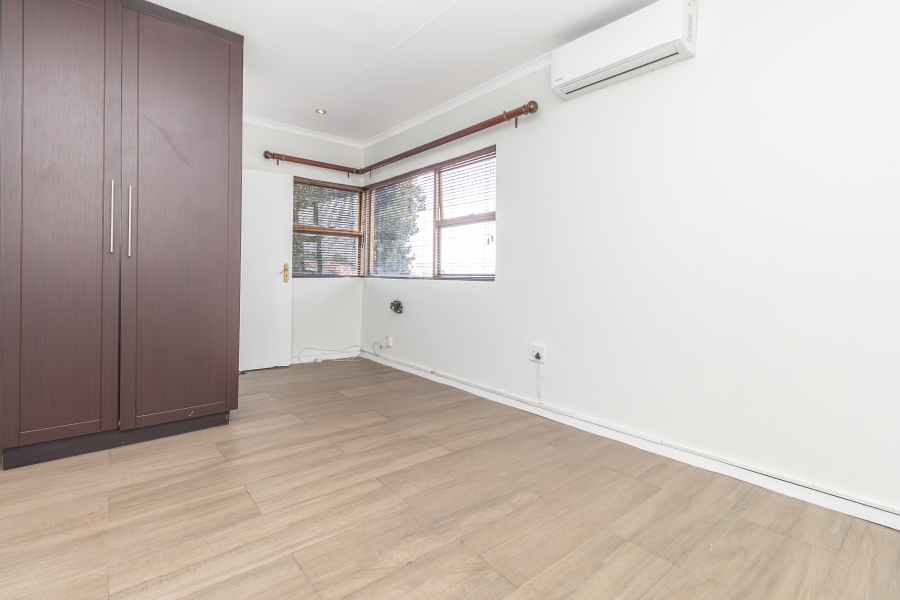 4 Bedroom Property for Sale in Magaliessig Gauteng