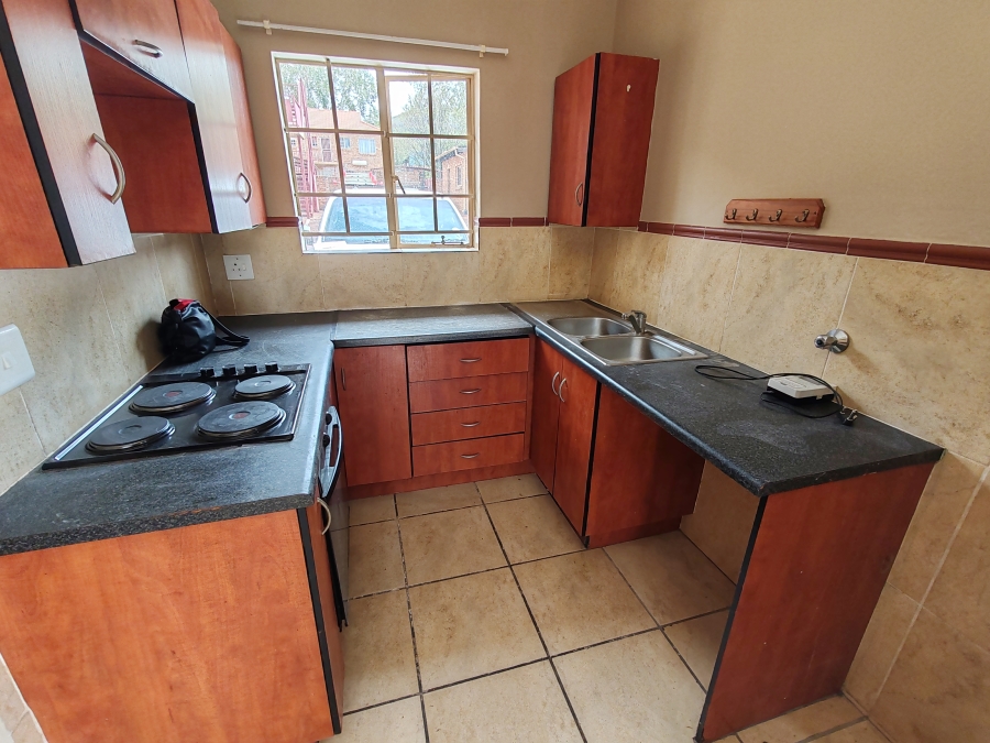 2 Bedroom Property for Sale in Mountain View Gauteng