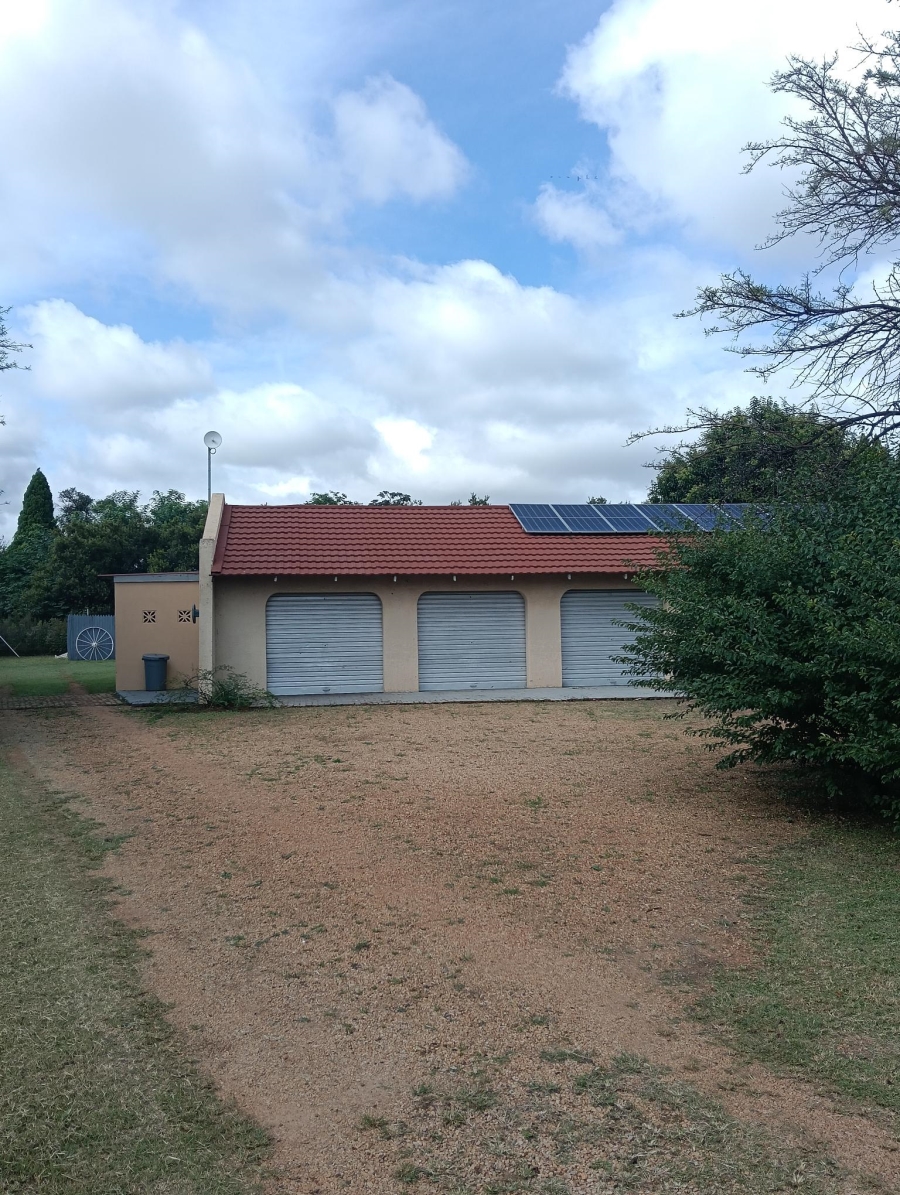 8 Bedroom Property for Sale in Mooiplaats Gauteng