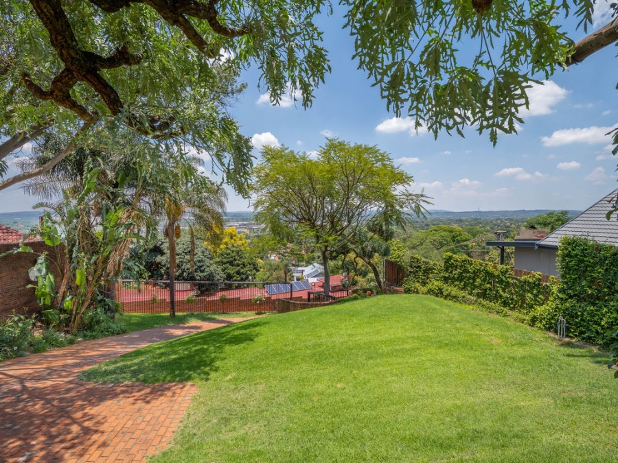 4 Bedroom Property for Sale in Waverley Gauteng