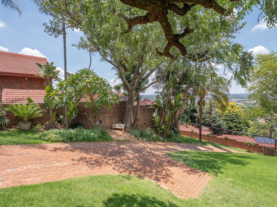 4 Bedroom Property for Sale in Waverley Gauteng