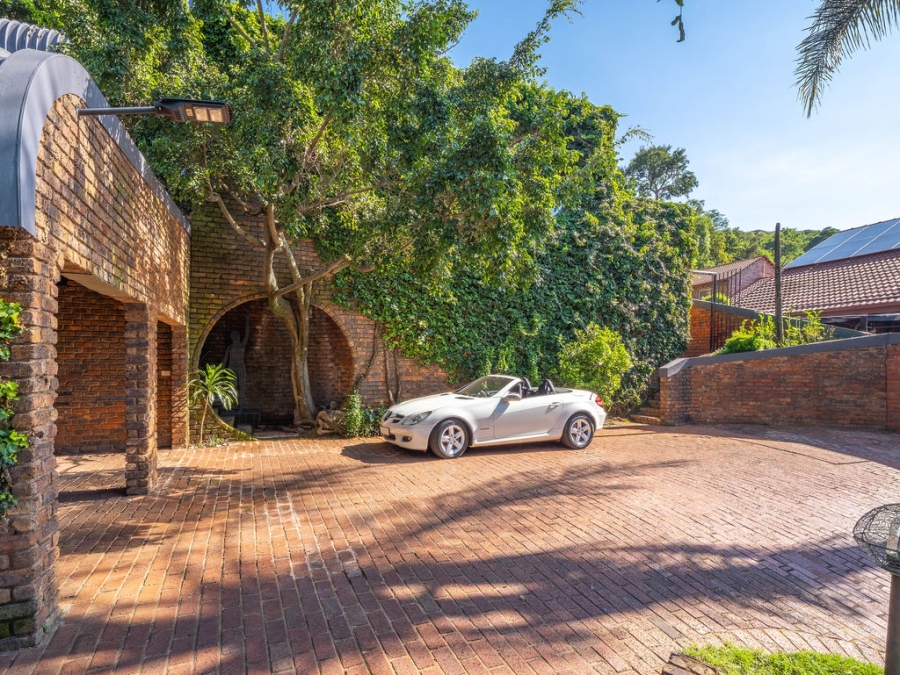 4 Bedroom Property for Sale in Waverley Gauteng