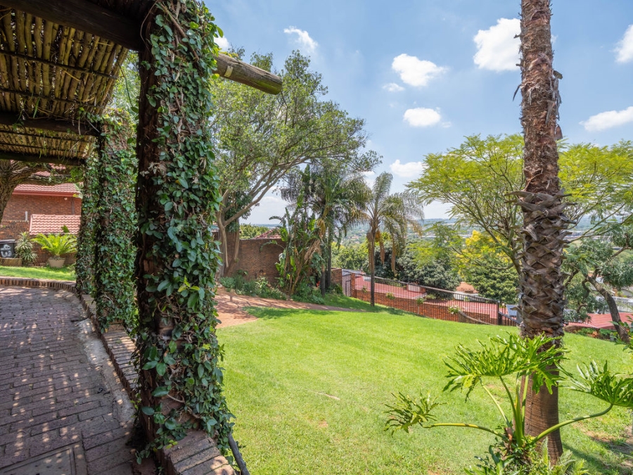 4 Bedroom Property for Sale in Waverley Gauteng