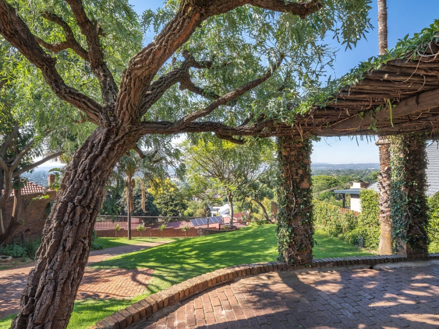 4 Bedroom Property for Sale in Waverley Gauteng