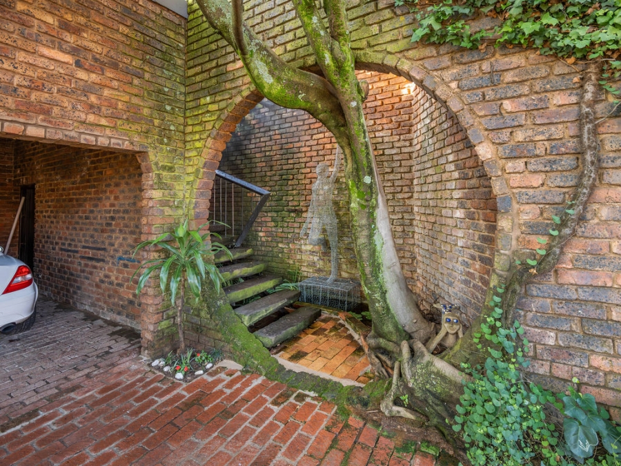 4 Bedroom Property for Sale in Waverley Gauteng