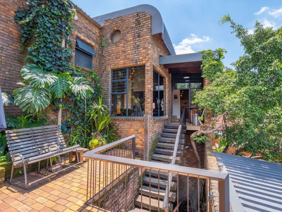 4 Bedroom Property for Sale in Waverley Gauteng