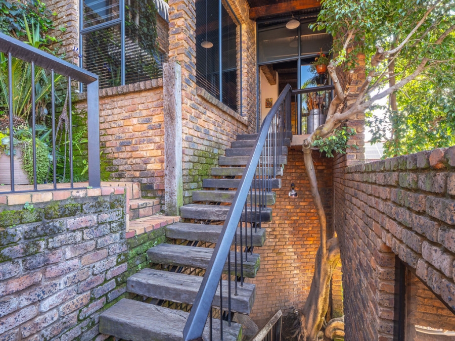 4 Bedroom Property for Sale in Waverley Gauteng