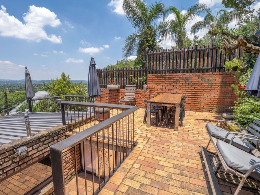 4 Bedroom Property for Sale in Waverley Gauteng