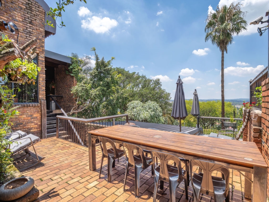 4 Bedroom Property for Sale in Waverley Gauteng